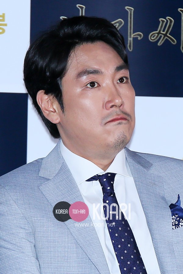 チョ・ジヌン